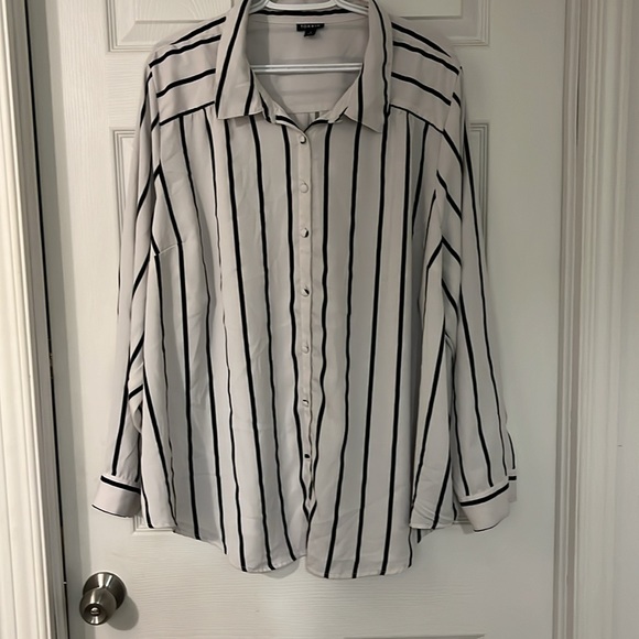 Torrid striped button front long sleeve shirt - Picture 3 of 6